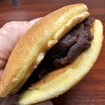 越後鶴屋 - たっぷりの餡が入った、餅どら焼き