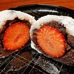 越後鶴屋 - 中には、ジューシーないちごが。