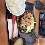 からやま - 料理写真:塩ちゃんこ唐揚げ定食