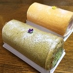 Eat - 旨そうでしょ　手前が抹茶　向こうが苺