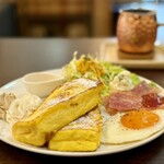 イヌヤマ キナコ カフェ - モーニングフレンチトースト/ベーコンエッグ/アイスコーヒー