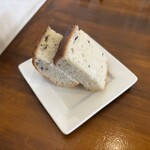 Cucina Italiana e Gastronomia CICCIO - 黒オリーブ入りフォカッチャ