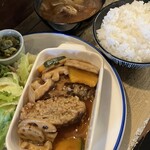 居酒屋もくもく - +ご飯と具沢山味噌汁