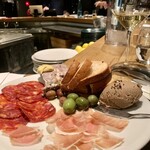 ダブリュー青山 ザ セラーアンドグリル - 