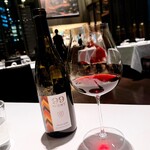 THE COSMOPOLITAN GRILL BAR TERRACE - • グラスワイン(赤) 99 West, Pinot Noir