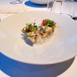 THE COSMOPOLITAN GRILL BAR TERRACE - ❶ FIRST（選べる前菜）
      　• 喜多嬉エンペラー 生牡蠣2個 イチゴのサルサ