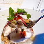 THE COSMOPOLITAN GRILL BAR TERRACE - ❶ FIRST（選べる前菜）
      　• 喜多嬉エンペラー 生牡蠣2個 イチゴのサルサ