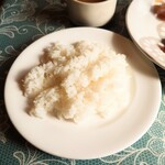 シャンティ - お皿にくっつかない、見事な"炊き"と"蒸らし"の"ライス"。