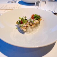 THE COSMOPOLITAN GRILL BAR TERRACE - ❶ FIRST（選べる前菜）
                      　• 喜多嬉エンペラー 生牡蠣2個 イチゴのサルサ