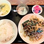 上海厨房 家楽 神田駅前店 - ランチ・ニラレバー定食 880円