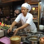 MARUGAME SEIMEN - かけうどんには野沢菜がトッピング　もちろん無料です。