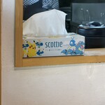 桜上水 船越 - カウンター中央にボックスティッシュ