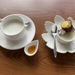 さつまいも農カフェきらら - 選べるドリンクから さつまいもミルク　　　　　　　　ホットミルクにさつまいもシロップ　　　　　　　　　　＋のデザートこの日はさつまいもプリン