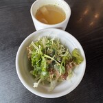 菊 - ステーキセットのサラダとスープです