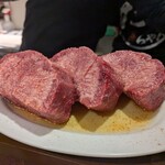 焼肉 たくちゃん 本店 - 厚切りタン！ボリュームがすごい！