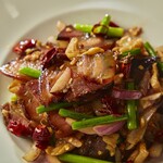 中國料理 蘭 - 燻製黒豚肉とニンニク芽の炒め