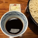 利久庵 日本橋店 - 少し濃いめのつゆも美味