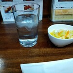 ピレーネ - まずピクルスが出てくる