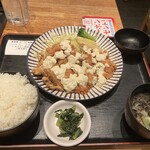 大衆食堂てんぐ大ホール - チキン南蛮定食　¥990