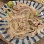 大衆酒場 晩杯屋 下北沢店 - ガツ刺し！生玉ねぎのみじん切りに、味付けされてる乗っかった居る感じ！ほのかなニンニクの香りに塩味のシンプルな味で美味い！