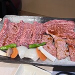 和牛亭 仁 - 上焼肉盛り合わせ。今回は鹿児島産くらいの説明でした。前回は米沢牛と言っていたので、仕入れによってお肉は変わるのでしょうかね。チャンピオン牛だと言われた時もありました。