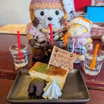 肉バル スノーキー - ラスちゃん、コダちゃんの似顔絵の旗♡
      (＾(ェ)＾)(⊙ө⊙)
      お姉さん上手すぎるー"(∩>ω<∩)"