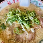 ラーメン魁力屋 - 料理写真:コク旨ラーメン。卓上のネギ乗せた。