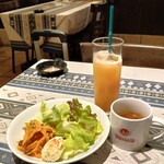 パエリアレストラン バラッカ - サラダ・スープ・ドリンク