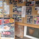 かに八代 れんが亭 - 店頭は二重扉になっています。