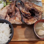 タカマル鮮魚店 - 料理写真:メジマグロカブト焼き定食680円税込（ごはん、あら汁お代わり無料）