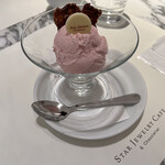 STAR JEWELRY CAFE & Chocolatier - ジェラート(シングル)ストロベリー　¥600
