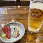 魚が旨い焼き鳥屋 六 - 生ビールとお通しの刺身