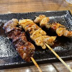 魚が旨い焼き鳥屋 六 - レバー・もも肉・ねぎま