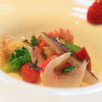 連理 - 「カリフラワーブランマンジェにトマトコンソメ 浜名湖産巻き海老、カサゴ、蝦夷鮑、カマス、赤イサキ」