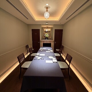 最大８名様までご利用いただけます。（２名利用の場合個室料5500円）