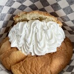 浅草 花月堂 - ホイップメロンパン