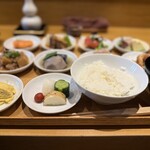 こりょうり たか屋 - 赤出汁が美味しかった…ご飯は無限おかわりできます多分。同行者は4杯で我慢してました。