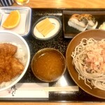 福そば - おろしそば、ミニソースカツ丼、焼き鯖寿司セット　価格は失念しましたが1,500円ほどで割安。全てが地元で食べる平均点をクリアしていると感じました。駅近で、簡単に福井グルメを堪能するにはオススメです。