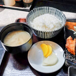 肉たらしぃ - ご飯・味噌汁・漬物