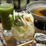 大衆しゃぶしゃぶ勝治 野毛店 - お野菜は、カクテルみたい。粋な演出