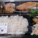 八百清ストアー - 八百清ストアー ＠ときわ台 日替わり弁当 429円（税込） 包装形態