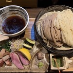 鴨出汁中華蕎麦 麺屋yoshiki - カモックスのスープを使った合盛りつけ麺（醤油）