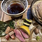 鴨出汁中華蕎麦 麺屋yoshiki - カモックスのスープを使った合盛りつけ麺（醤油）