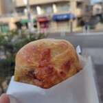 ブーランジェリー セイジアサクラ - 向こうに赤いお店が見えます。