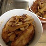 仙臺 自家製麺 こいけ屋 - コラボ丼
      
      具は
      こいけ屋バラチャーシュー&長町ラーメンのメンマ（笑）
      
      
      合わせてミネラル特製・夢のコラボ丼（笑）
      
      家族絶賛の出来映え*\(^o^)/*