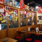 Akebono tyousyu izakaya daruma - ごちゃごちゃな店内楽し~