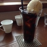 ハマサキコーヒー - 2014年11月：珈琲フロート(\650)…水出しタイプのようでした。目の前の海が綺麗です。