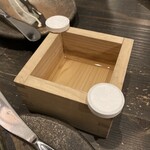 新上屋 - 水に浸けて自分でおしぼりにします