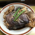ミナミカワ - 鯛あら煮330円　ボリューム満点。日本酒にベストマッチ