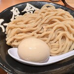 六厘舎 東京駅東京ラーメンストリート - 極太麺と味玉